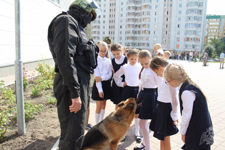Сотрудники и военнослужащие Росгвардии приняли участие в открытии центра спортивно-патриотического воспитания «Витязь»