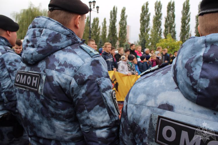 В Курске сотрудники и военнослужащие Росгвардии приняли участие в торжественном открытии соревнований по туризму памяти Героя России Андрея Хмелевского