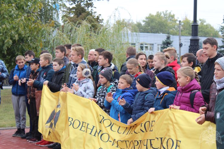 В Курске сотрудники и военнослужащие Росгвардии приняли участие в торжественном открытии соревнований по туризму памяти Героя России Андрея Хмелевского