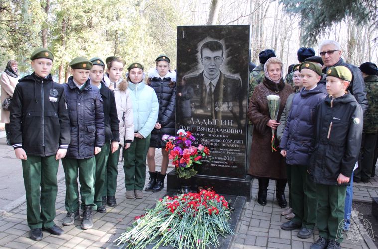 В Курске почтили память героически погибших сотрудников СОБР