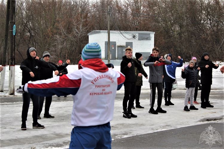 В Курске прошла масштабная акция "Зарядка с Росгвардией"