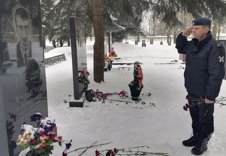 В день образования СОБР сотрудники отряда почтили память сослуживцев