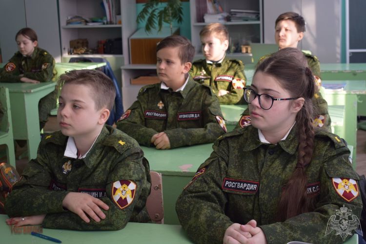 В школах Курской области прошла масштабная акция «Дни Росгвардии»