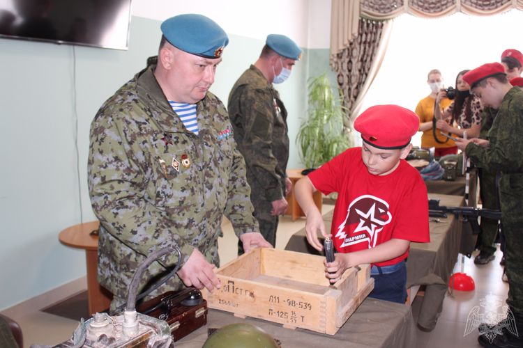 Сотрудники Росгвардии приняли участие в патриотической акции «Мужской разговор»