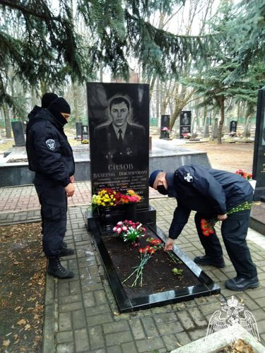 В УПРАВЛЕНИИ РОСГВАРДИИ ПО КУРСКОЙ  ОБЛАСТИ ПОЧТИЛИ ПАМЯТЬ КОЛЛЕГ, ПОГИБШИХ ПРИ ИСПОЛНЕНИИ СЛУЖЕБНОГО ДОЛГА