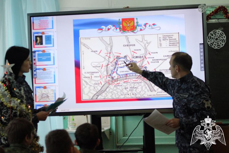 В Курске сотрудники Росгвардии провели урок мужества ко Дню воинской славы России
