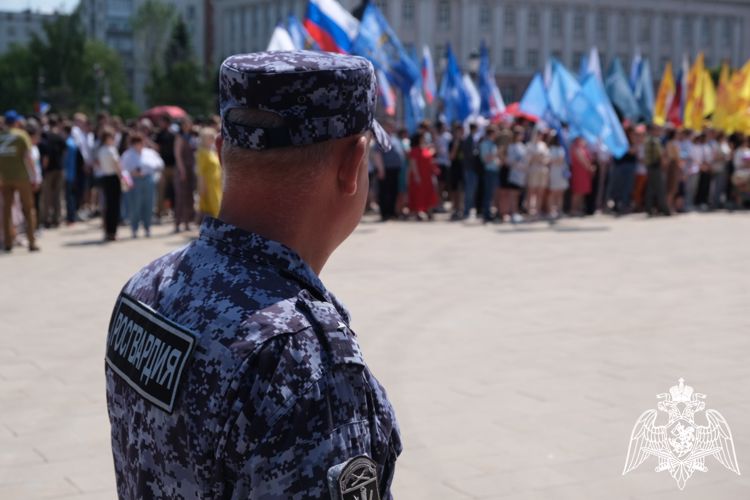 Росгвардейцы обеспечили правопорядок во время празднования Дня России в Курской области