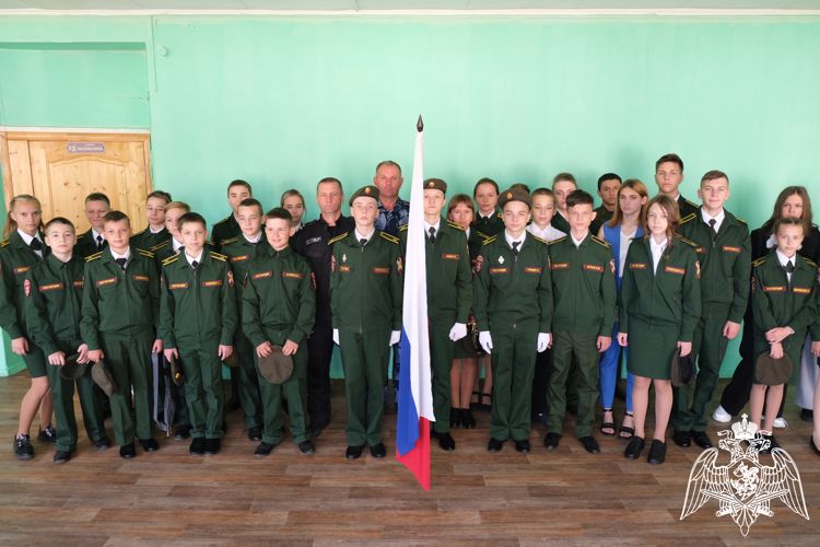Ко «Дню солидарности в борьбе с терроризмом» офицер Росгвардии провел урок мужества 