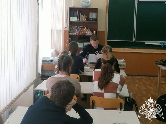 В Курске росгвардейцы провели уроки мужества, посвященные 80-летию Сталинградской битвы