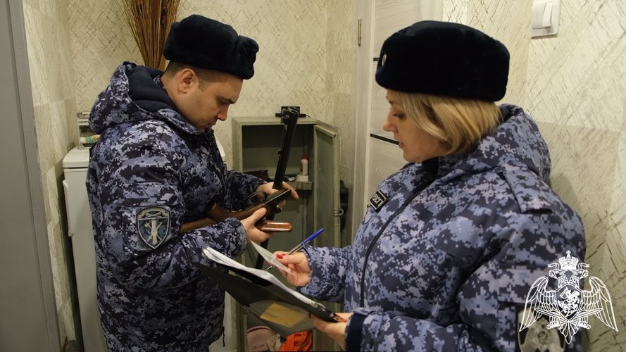 КУРСКИЕ РОСГВАРДЕЙЦЫ ПРОВЕРИЛИ ВЛАДЕЛЬЦЕВ ГРАЖДАНСКОГО ОРУЖИЯ