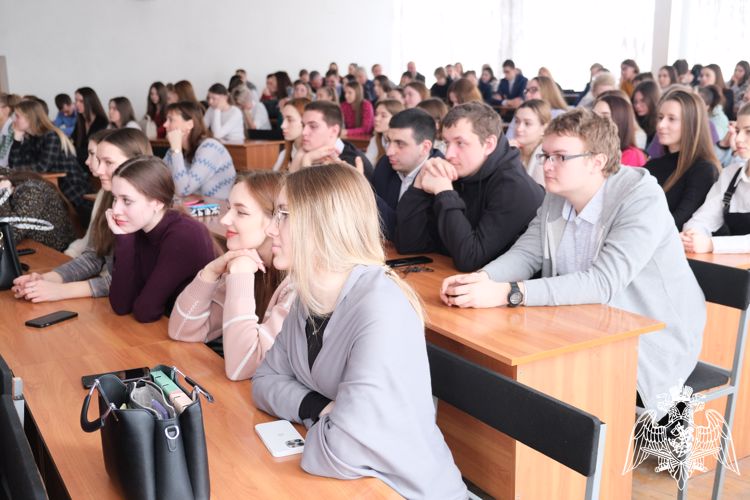 Начальник Управления Росгвардии по Курской области провел встречу со студентами