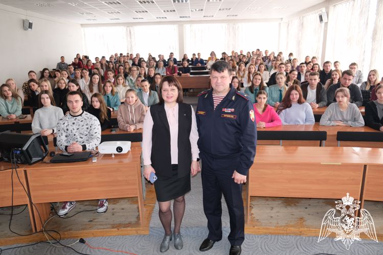 Начальник Управления Росгвардии по Курской области провел встречу со студентами
