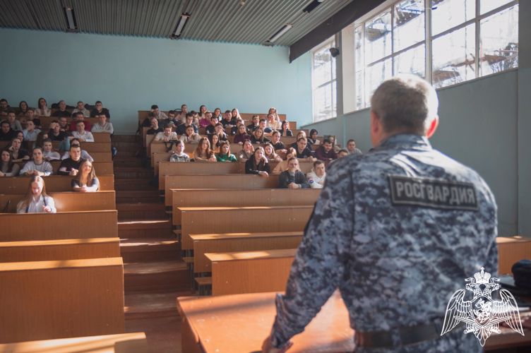 В Курске офицеры росгвардии провели встречу со студентами ЮЗГУ