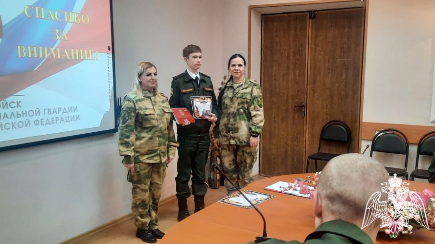 В Курской области росгвардейцы провели уроки мужества в рамках акции «Дни Росгвардии»