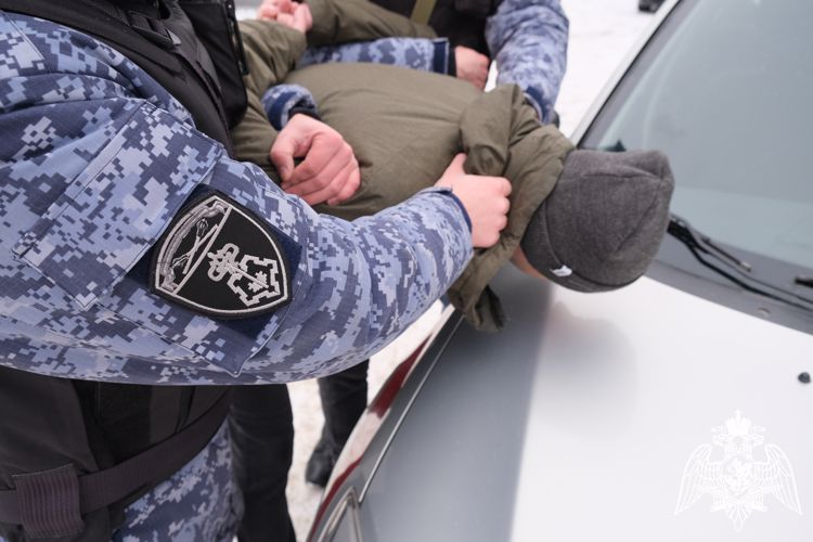 В Курске росгвардейцы задержали подозреваемого в распространении наркотиков