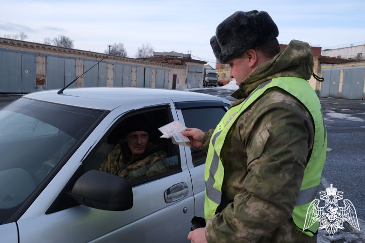 РОСГВАРДЕЙЦЫ ПРОВОДЯТ КОМПЛЕКС МЕРОПРИЯТИЙ ПО ОБЕСПЕЧЕНИЮ БЕЗОПАСНОСТИ ДОРОЖНОГО ДВИЖЕНИЯ