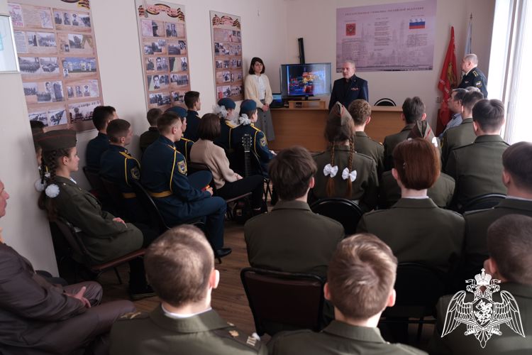 Росгвардейцы почтили память героически погибших сотрудников СОБР в Курске 