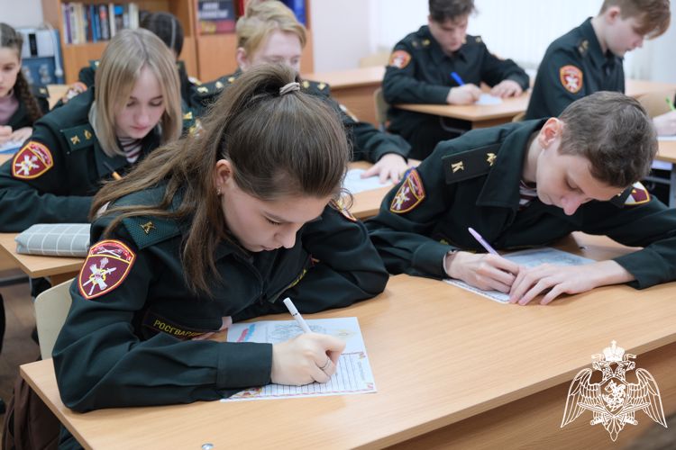 Курские кадеты написали письма росгвардейцам 