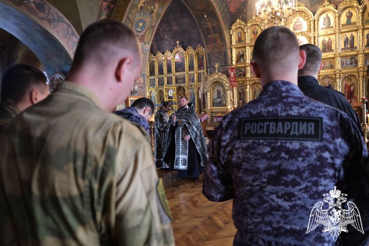 В Курске для росгвардейцев прошел благодарственный молебен