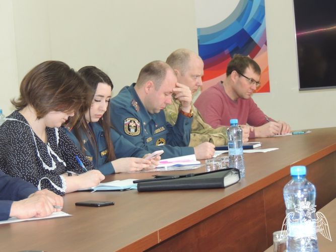 В КУРСКЕ ПРЕДСТАВИТЕЛЬ РОСГВАРДИИ ПРИНЯЛ УЧАСТИЕ В РАБОЧЕМ СОВЕЩАНИИ С РУКОВОДИТЕЛЯМИ ПЛОЩАДОК ПРОВЕДЕНИЯ АКЦИИ «ДИКТАНТ ПОБЕДЫ»