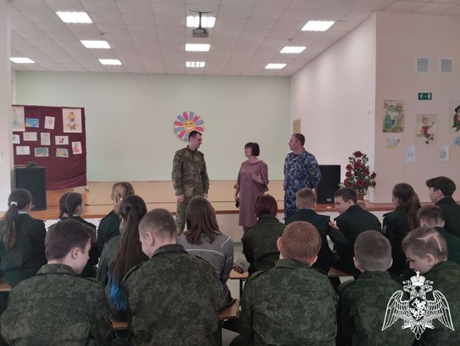 В Курской области росгвардейцы провели уроки мужества в рамках акции «Дни Росгвардии»