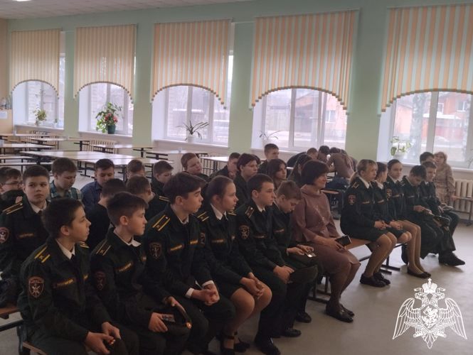 В Курской области росгвардейцы провели уроки мужества в рамках акции «Дни Росгвардии»
