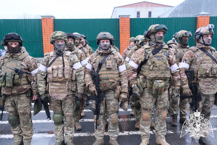Заместитель командующего Центральным округом Росгвардии поздравил Курский ОМОН «Финист» с 30-летием образования отряда