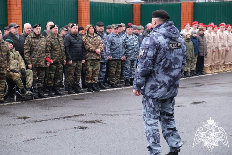 Заместитель командующего Центральным округом Росгвардии поздравил Курский ОМОН «Финист» с 30-летием образования отряда