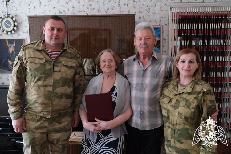 Курские росгвардейцы поздравили ветеранов войск правопорядка с профессиональным праздником