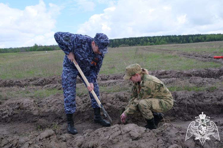 Курские росгвардейцы присоединились к международной акции «Сад памяти»