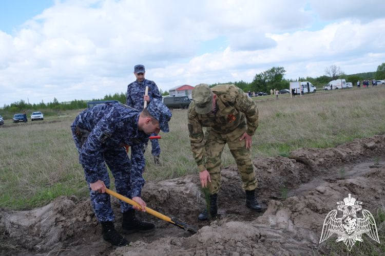 Курские росгвардейцы присоединились к международной акции «Сад памяти»