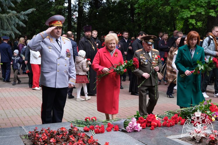 В Курске росгвардейцы приняли участие в памятном мероприятии в честь павших в годы Великой Отечественной войны