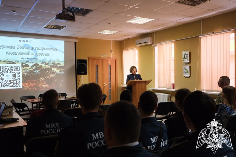 В Курске военнослужащий Росгвардии встретился со студентами  Автотехнического колледжа в рамках проекта «Герои Отечества»