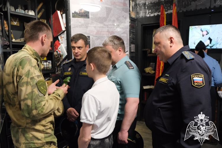 В Международный день музеев курские росгвардейцы рассказали об истории войск правопорядка