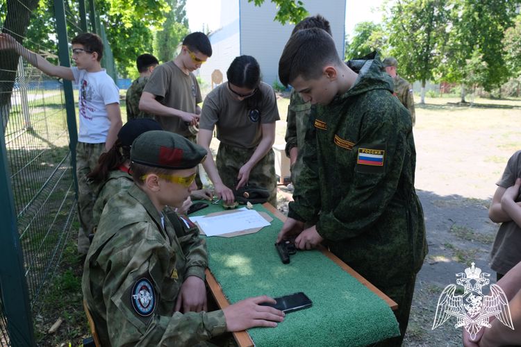 В Курске среди воспитанников подшефных кадетских классов регионального Управления Росгвардии прошла командная эстафета