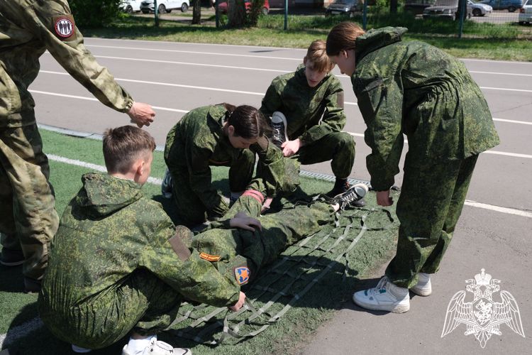 В Курске среди воспитанников подшефных кадетских классов регионального Управления Росгвардии прошла командная эстафета