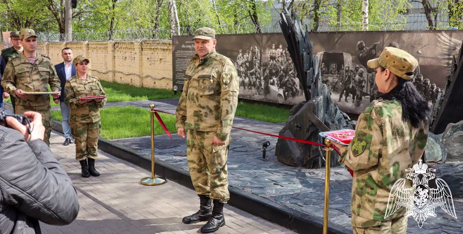 Уникальные арт-объекты росгвардейцы открыли в Курске