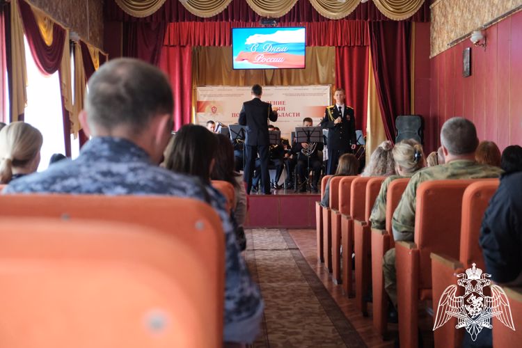 В Курске росгвардейцы отметили День России