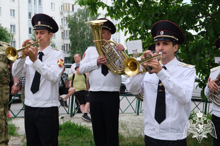 Мемориальную доску погибшему офицеру Росгвардии открыли в Курске