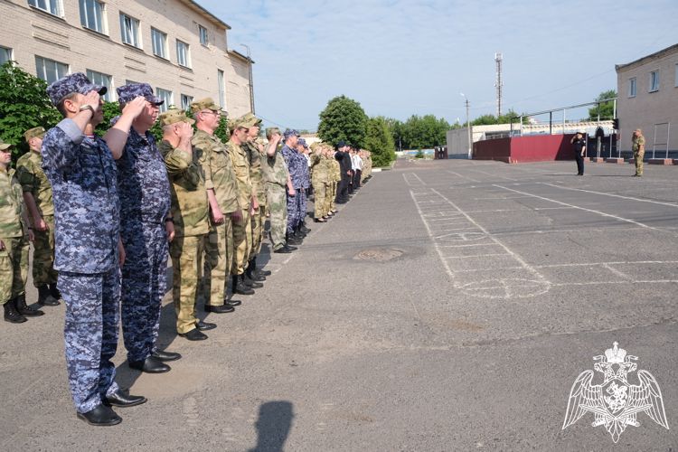 В Курске росгвардейцы отметили День России
