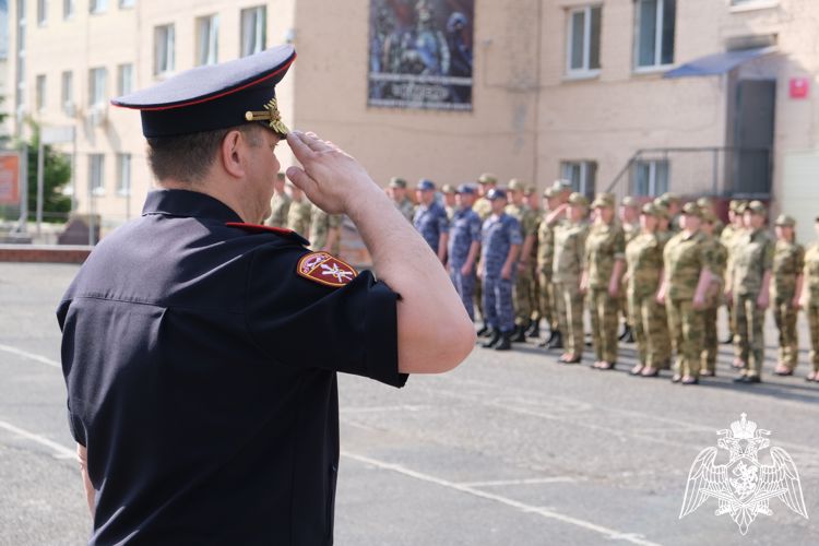 В Курске росгвардейцы отметили День России