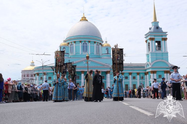 Сотрудники Росгвардии обеспечили общественный порядок  и безопасность во время Крестного хода иконы Божией Матери «Знамение» Курская Коренная