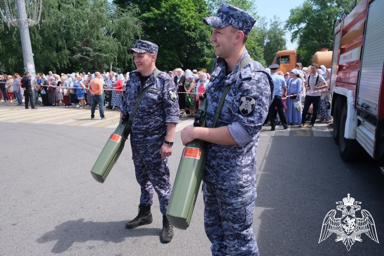 Сотрудники Росгвардии обеспечили общественный порядок  и безопасность во время Крестного хода иконы Божией Матери «Знамение» Курская Коренная