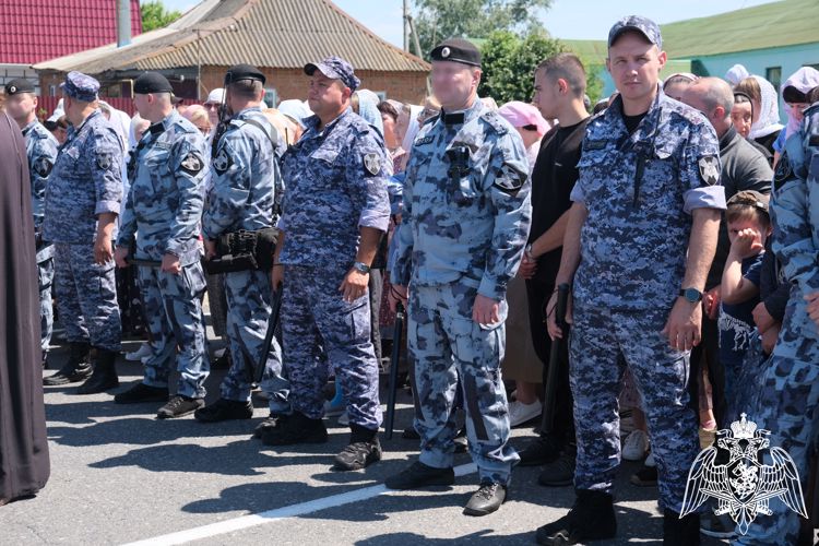 Сотрудники Росгвардии обеспечили общественный порядок  и безопасность во время Крестного хода иконы Божией Матери «Знамение» Курская Коренная
