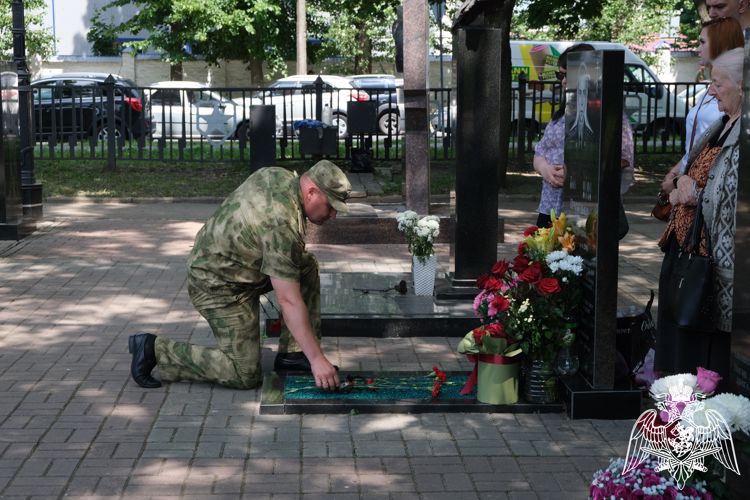 В Курске росгвардейцы почтили память, погибших сотрудников ОМОН