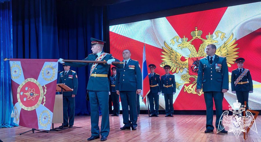БОЕВОЕ ЗНАМЯ НОВОГО ОБРАЗЦА ВРУЧЕНО ВОИНСКОЙ ЧАСТИ РОСГВАРДИИ В КУРСКОЙ ОБЛАСТИ