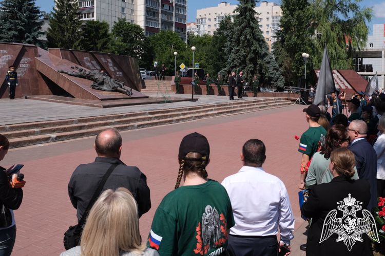 В КУРСКЕ РОСГВАРДЕЙЦЫ ПРИНЯЛИ УЧАСТИЕ В ОТКРЫТИИ МЕМОРИАЛЬНОГО КОМПЛЕКСА