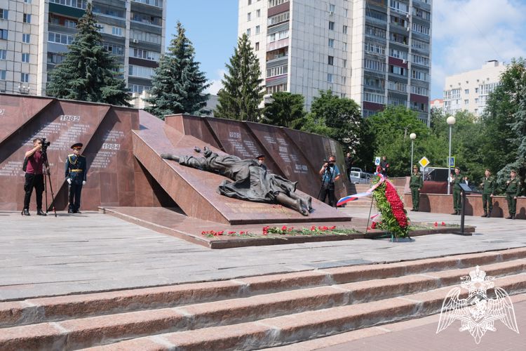 В КУРСКЕ РОСГВАРДЕЙЦЫ ПРИНЯЛИ УЧАСТИЕ В ОТКРЫТИИ МЕМОРИАЛЬНОГО КОМПЛЕКСА
