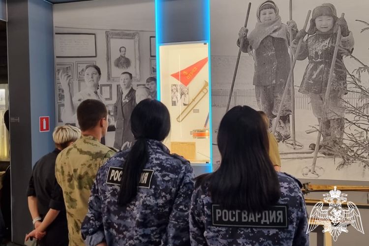 В Курске росгвардейцы посетили  музей Юные защитники Родины