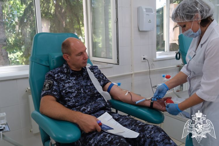 Росгвардейцы поддержали донорскую акцию «От сердца к сердцу» в Курске